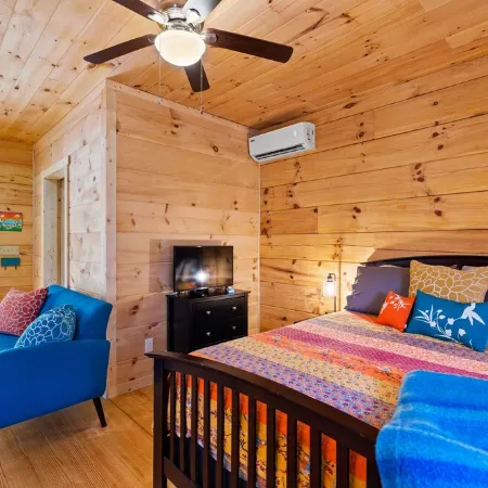 NEW Cabin 15 min to Asheville with Blue Mountain Views!