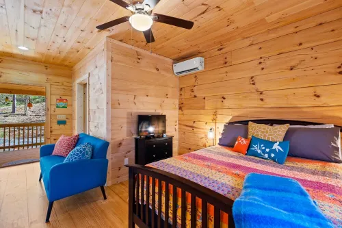 NEW Cabin 15 min to Asheville with Blue Mountain Views!