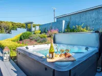 Waves End, by Vinifera Homes Hotels in Gualala