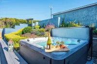Waves End, by Vinifera Homes