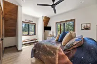A-Frame of Mind in tranquil Lead with AC, WiFi, hot tub and outdoor pool access