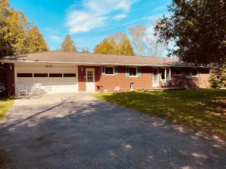 Lake Huron 3 bdr Home, near  to Drummond Is.; Sault St. Marie; St. Ignace;