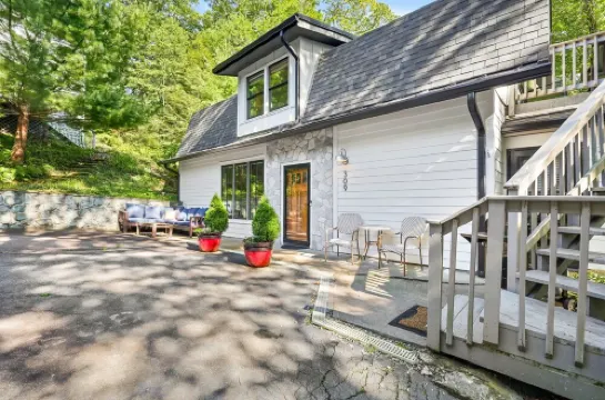 Walk To Downtown!  The Carriage House At Blowing Rock