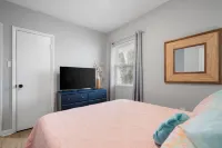 Buckroe Beach House ~ Walk to Beach / Only 3 Blocks! Close to VA Hospital!