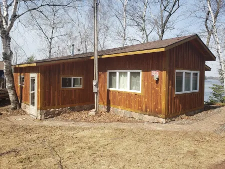 The Blue Loon Cabin and pontoon in Northern wi
