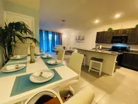 Modern 3-bedroom townhome with garage near Downtown Tampa