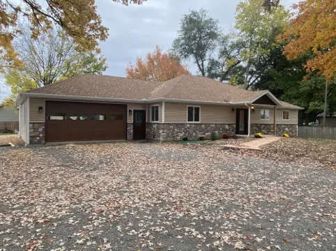 Rusty’s Getaway is a rustic/modern handicap accessible, family friendly space.