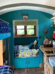 Shepherds Hut with Scandinavian Hot Tub and hydromassager Hotel a Sway