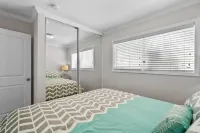 Newport Beach 1 bedroom, 1 bath + Sleeper Sofa Bed - Home/Beach/Garage/Patio