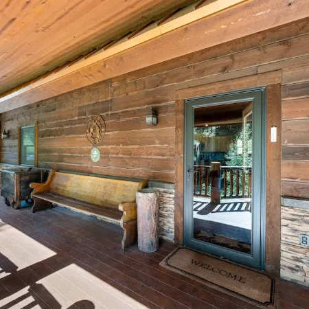 Deadwood Private Luxury Cabin with Gold Mine and Creek
