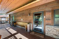 Deadwood Private Luxury Cabin with Gold Mine and Creek