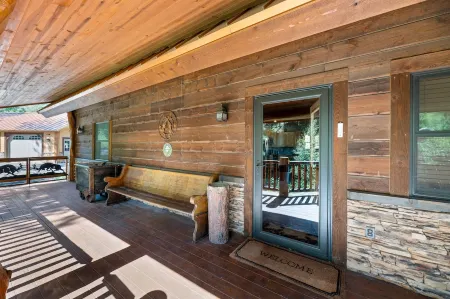 Deadwood Private Luxury Cabin with Gold Mine and Creek