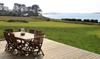La Maison de l'Aber, at the edge of Aber Wrach, sea view - 3 étoiles