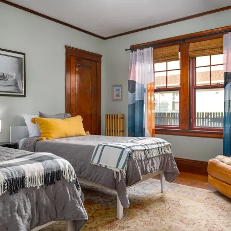 Cozy & Spacious home next to Gorgeous City Park - Outdoor Dining, Hot Tub & Gym!