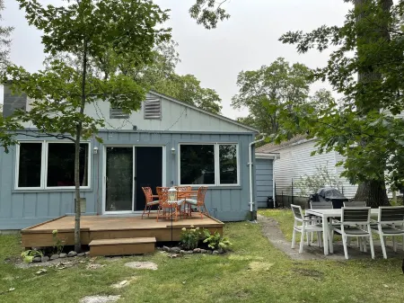 Up north retreat in the heart of Indian River! Available all seasons Отели рядом с достопримечательностью «Заказник Хилднер-Бирс»