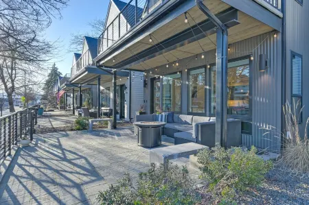 Sherman Suite - Steps to Downtown, Lake CDA! Hot-Tub, Pet & Family Friendly