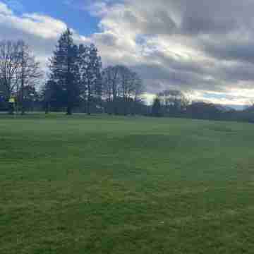 Modern fully independent studio on golf-course. Others