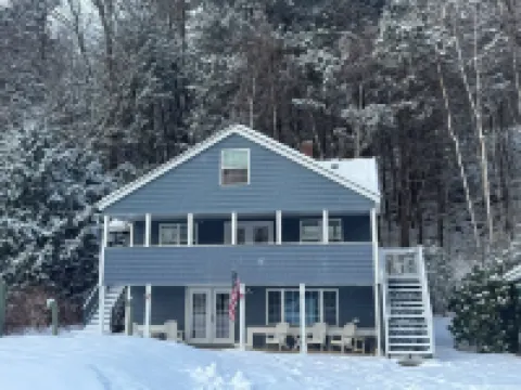 Remodeled Newfound Lake - home w/ water views sleeps 10- close to ski mountains!