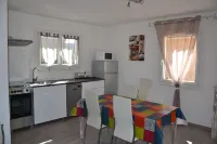 Gîte with Barbecue and Enclosed Terrace Close to Shops and Rivers