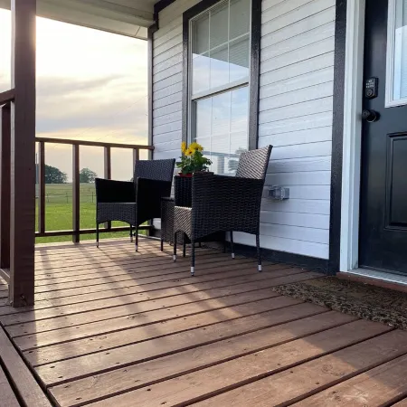 Tiny Farm home on 225 acres. 28 miles from Durant Casino & resort. Pet friendly!