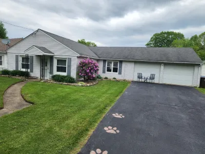 Cozy Ranch with Scenic Golf Course view Hotels near Shenango Valley Mall
