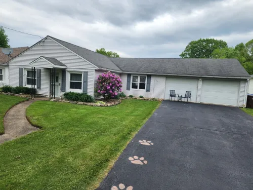 Cozy Ranch with Scenic Golf Course view