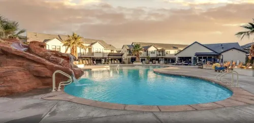 RedRock BnB -Pool-Hot Tub -Pickle Ball - Splash Pad - Playground