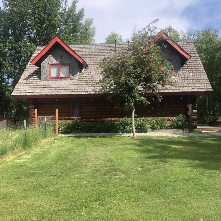 Moose Lodge Log Cabin and Chalet w/ Hot Tub sleeps 16