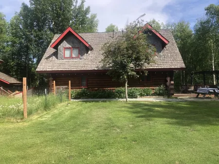Moose Lodge Log Cabin and Chalet w/ Hot Tub sleeps 16