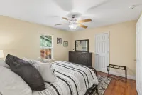 Southern Comfort 2-BR Cottage-Downtown Inverness