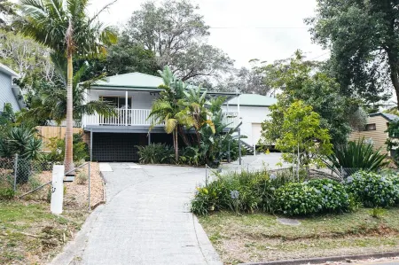 Anchor in Avoca Beach - enjoy your 4 bedroom coastal getaway