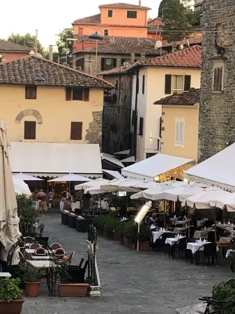 XIV Century Nest in Ancient Palagio - Montecatini Alto Отели в г. Монтекатини-Терме