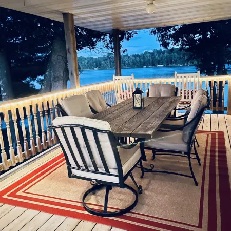 Spacious Lake home. Great for family/friends  getaway.  sleeps 10