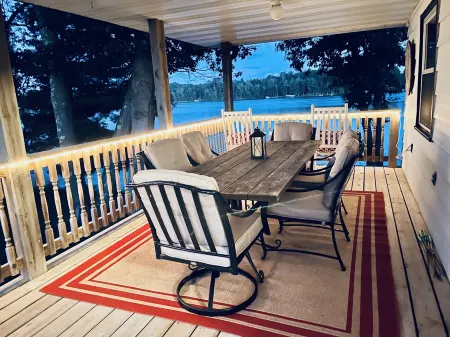 Spacious Lake home. Great for family/friends  getaway.  sleeps 10