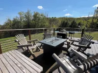 Picturesque Log Home, Family Fun with Scenic Views