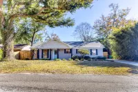 POOL with Heating option! 6-seater Golf Cart &GameRoom! Walk to Beach &Downtown! Hotels near W J Quarles Elementary School