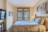 ★★Hot Tub in Building - Center Village Condo★★