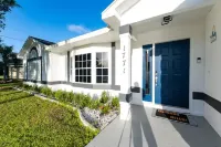 Cheerful 3-bedroom villa with heater pool.