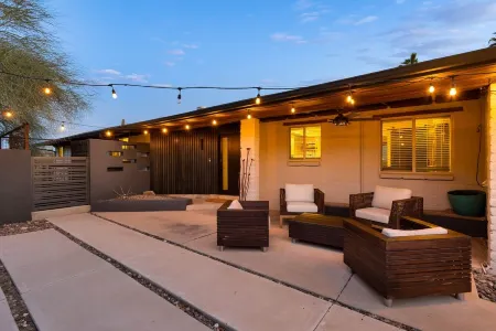 The Bellini: Views, Pool, Style! Отели рядом с достопримечательностью «Tucson Clay Co-Op»