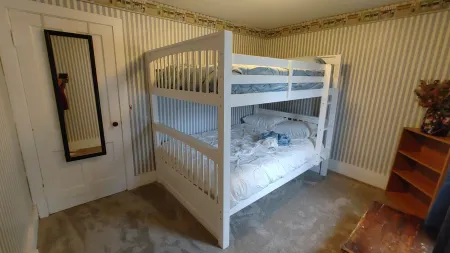 Entire Home - 4 Bedroom - Sleeps 10 Canandaigua - Steps Off Main St / Downtown Отели в г. Канандейгуа