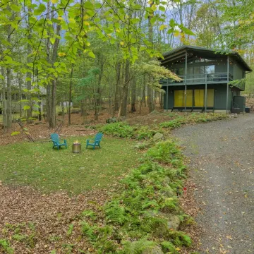Stylish Cabin in Poconos Resort - Indoor/Outdoor Pools, Lakes, Kayaks, and more!