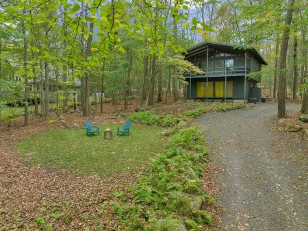 Stylish Cabin in Poconos Resort - Indoor/Outdoor Pools, Lakes, Kayaks, and more!