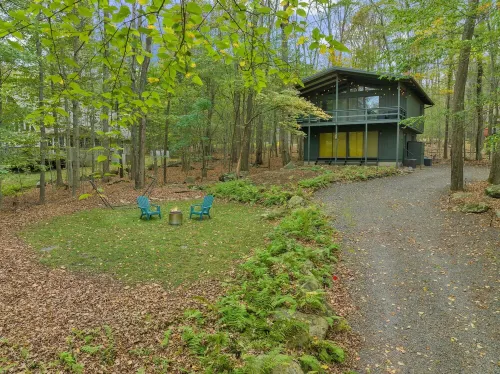 Stylish Cabin in Poconos Resort - Indoor/Outdoor Pools, Lakes, Kayaks, and more!