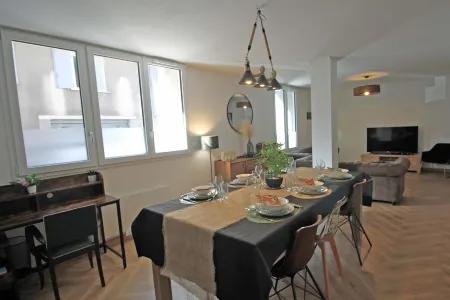 Loft, "Le Cosy" Coeur de Ville au Calme Avec Stationnement Privé Отели рядом с достопримечательностью «Сен-Пьер-дю-Квейруа»