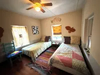 Fossil+Folk House in the heart of Fort Davis Hotels in Fort Davis