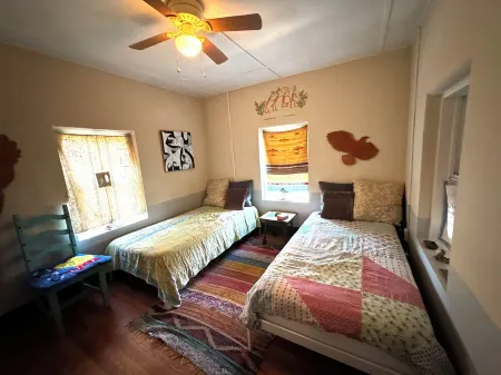 Fossil+Folk House in the heart of Fort Davis