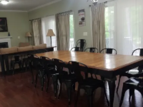 Lake Front w/ private Dock and Beach 庫庫酒店