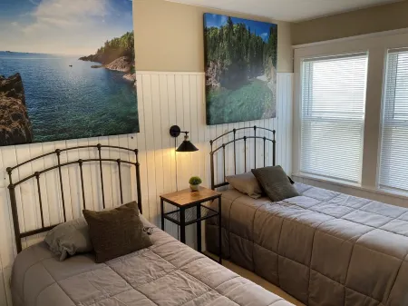 Superior Views, Harbor Views, Scenic Skyline Parkway, Remodeled, Charming