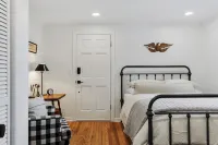Newly Renovated Charming Little Leiper's Cottage