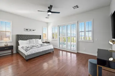 Mountain View house w/Giant SPA, Poker table, games, BBQ, lots of entertainment!
